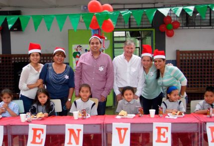 LarrainVial Perú celebra Navidad con niños de colegio Pedro Venturo